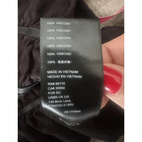 Urban Outfitters Shirt Womens Large Black Smocked Puff Sleeve Crop Top Blouse - Picture 14 of 14